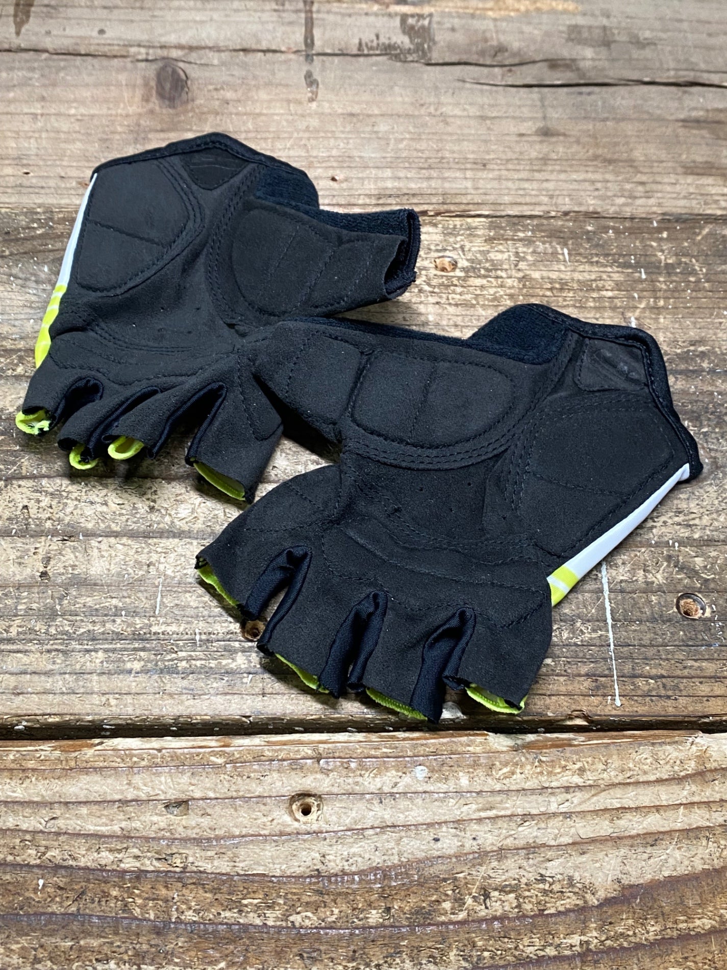 IS733 ジロ GIRO 指切り グローブ 黒 黄 L