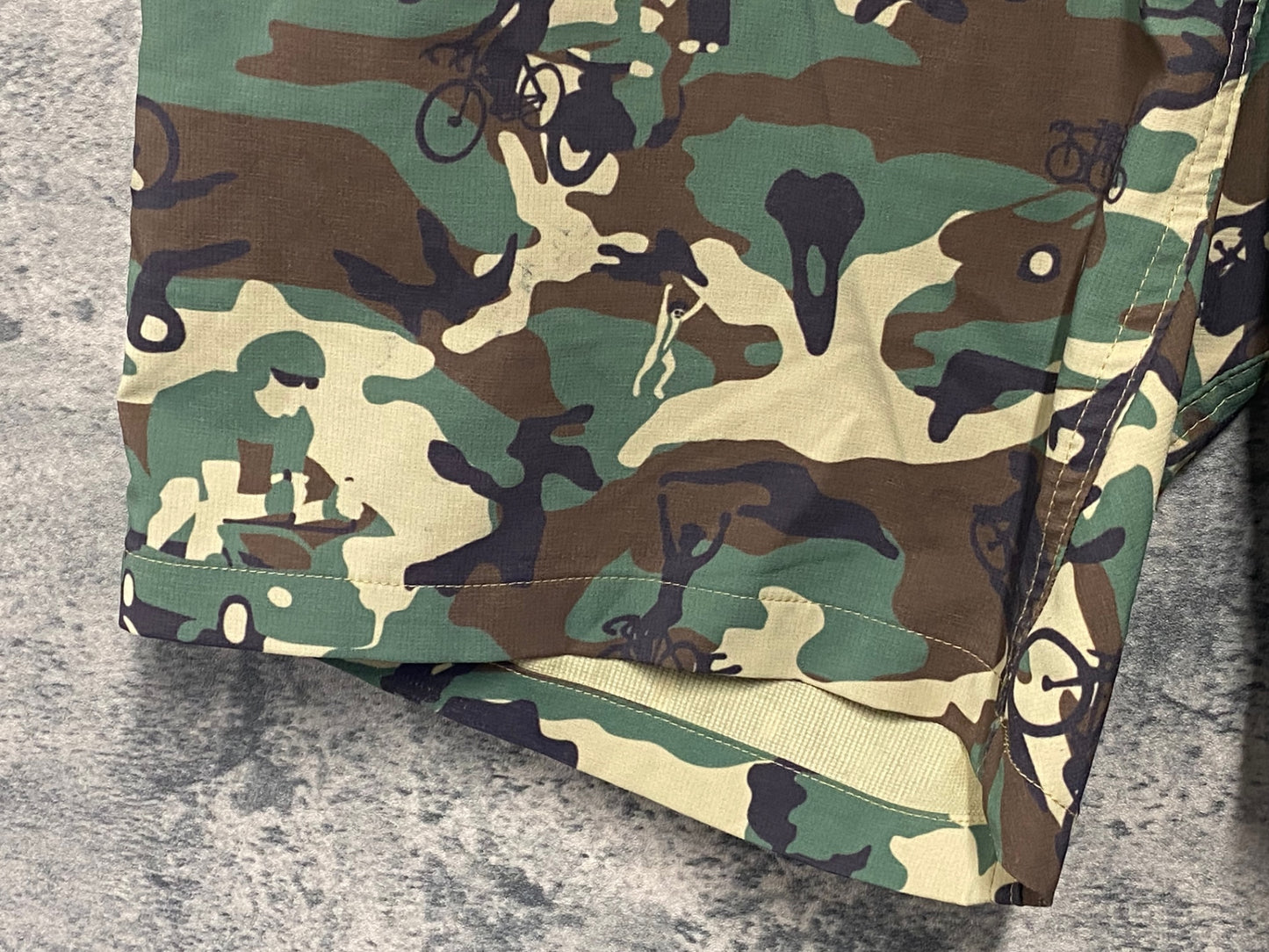 IY662 パールイズミ PEARL iZUMi ハーフパンツ カモフラージュ XL ※ほつれ