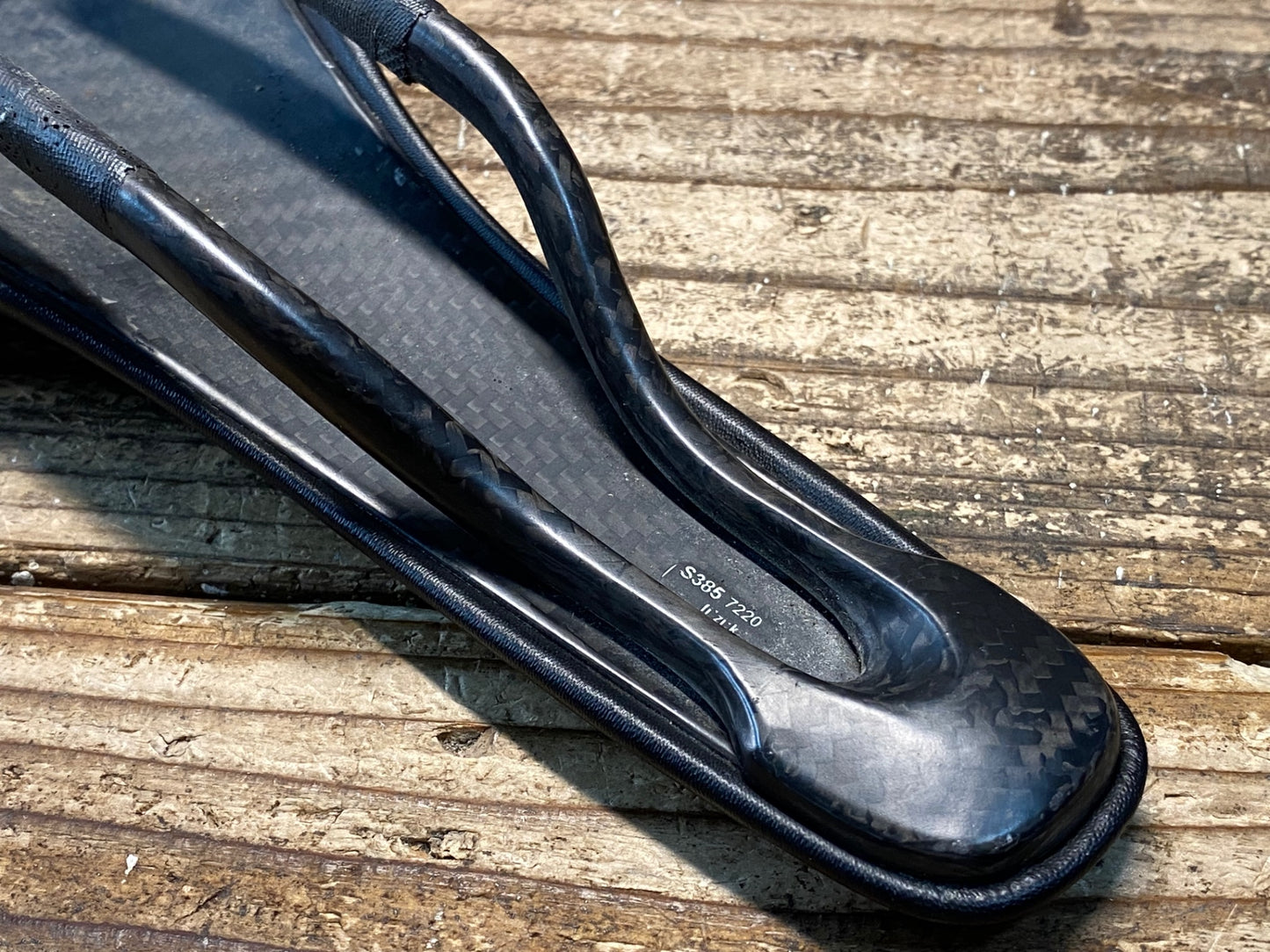 IS655 フィジーク fizik ANTARES 00 カーボンレール サドル