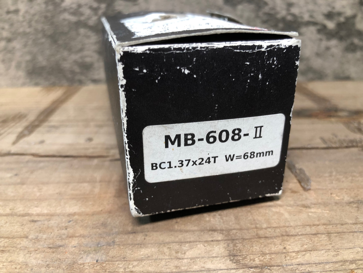 IN841 スギノ SUGINO BB ボトムブラケット MB-608 ボトムブラケット BB JIS/BSA 幅68mm 24mmシャフト対応 未使用