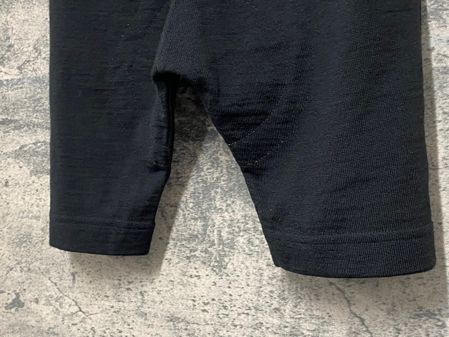 IU111 W CLASSICS ハーフパンツ 黒 L