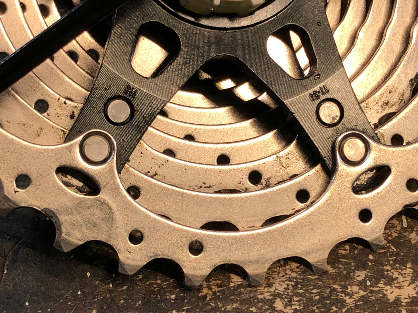 HW956 シマノ SHIMANO CS-HG700-11 スプロケット 11S 11-34T