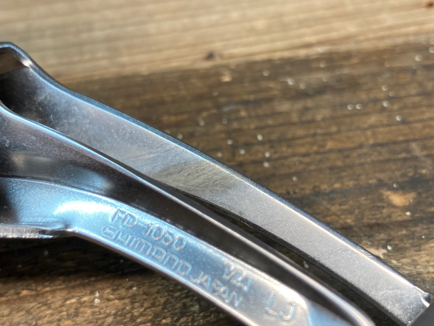 IN915 シマノ SHIMANO 105 FD-1050 フロントディレイラー バンド式 Φ31.8