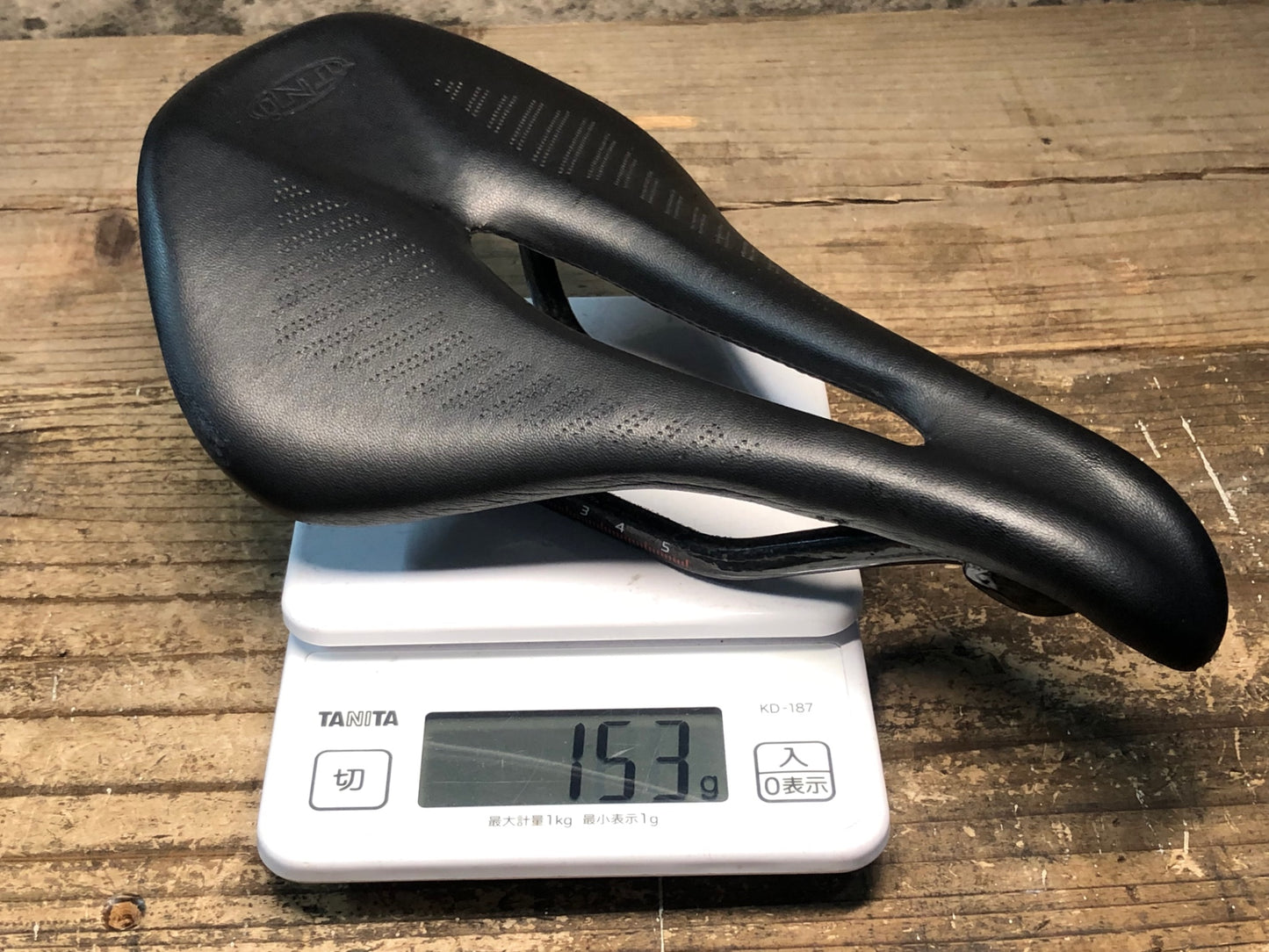 JA692 TNi ライトフライ Lite Fly サドル カーボンレール 実測153mm