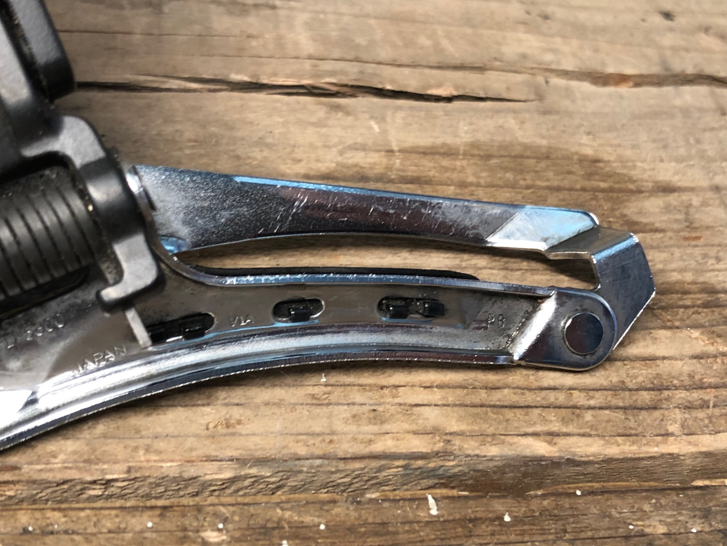 IT629 シマノ SHIMANO 105 FD-5800 フロントディレイラー 2S 直付け 黒