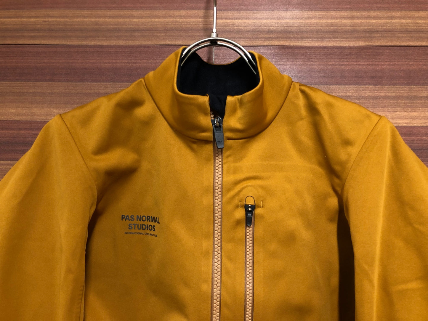 IO709 パスノーマルスタジオ PAS NORMAL STUDIOS Essential Thermal Jacket 長袖 サイクルジャケット バーンドオレンジ XS