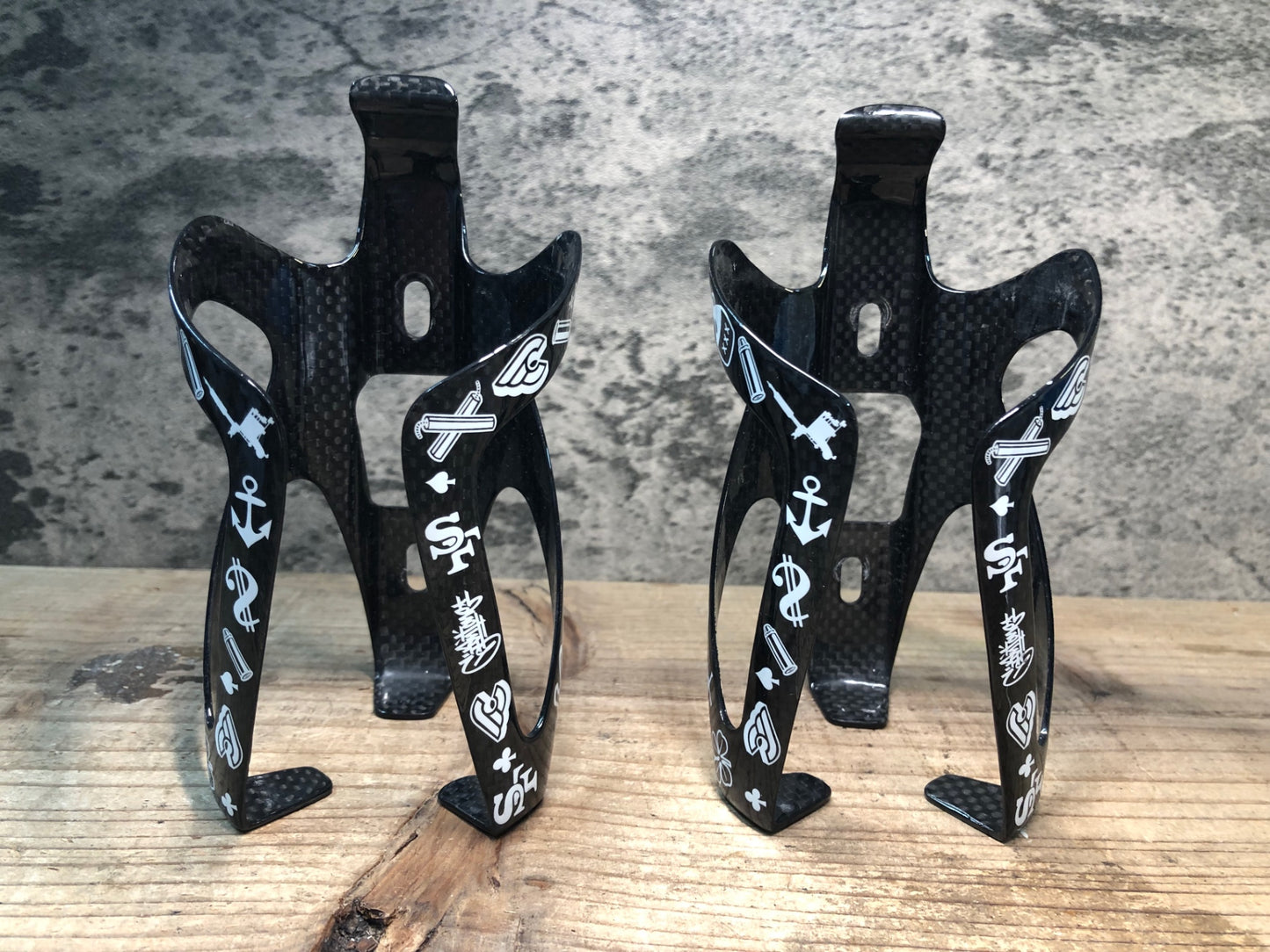 JB933 チネリ cinelli HARRYS BOTTLE CAGE MIKE GIANT マイクジャイアント カーボン ボトルケージ 黒白 2個セット