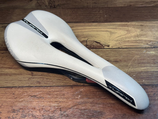 IP228 プロ PRO TURNIX CARBON サドル 白 カーボンレール