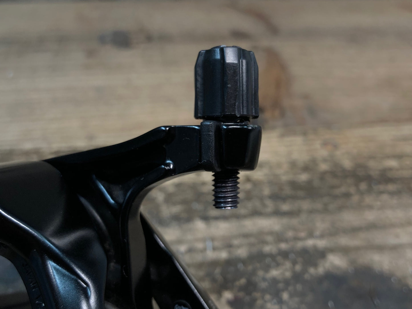 IX267 シマノ SHIMANO 105 BR-R7000 キャリパーブレーキ 黒 フロントのみ