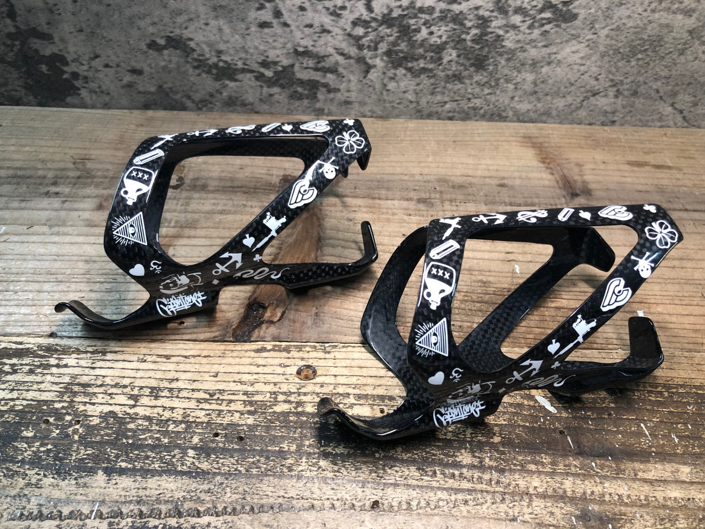 JB933 チネリ cinelli HARRYS BOTTLE CAGE MIKE GIANT マイクジャイアント カーボン ボトルケージ 黒白 2個セット