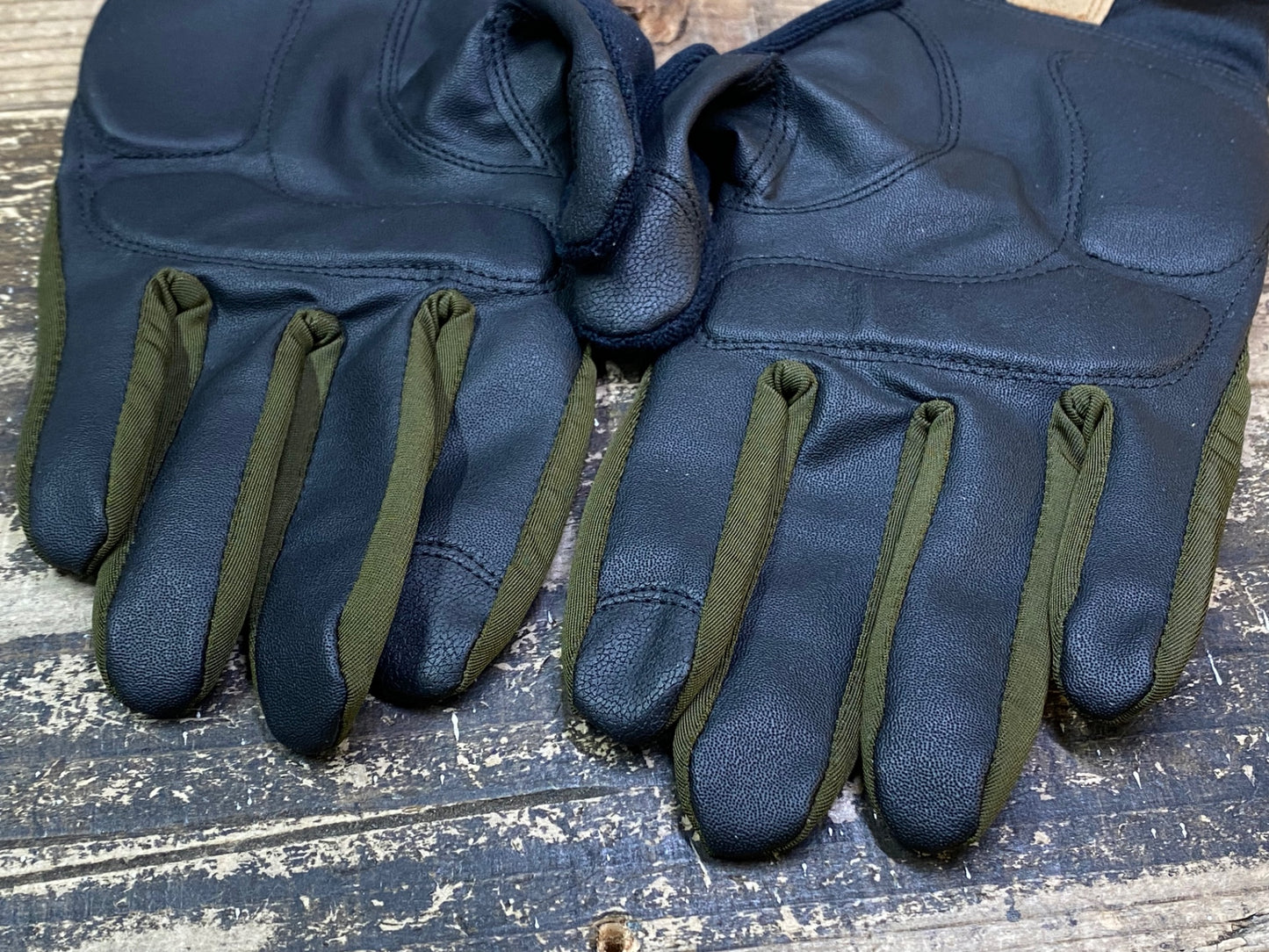 JC538 カペルミュール kapelmuur 長指 グローブ カーキ L