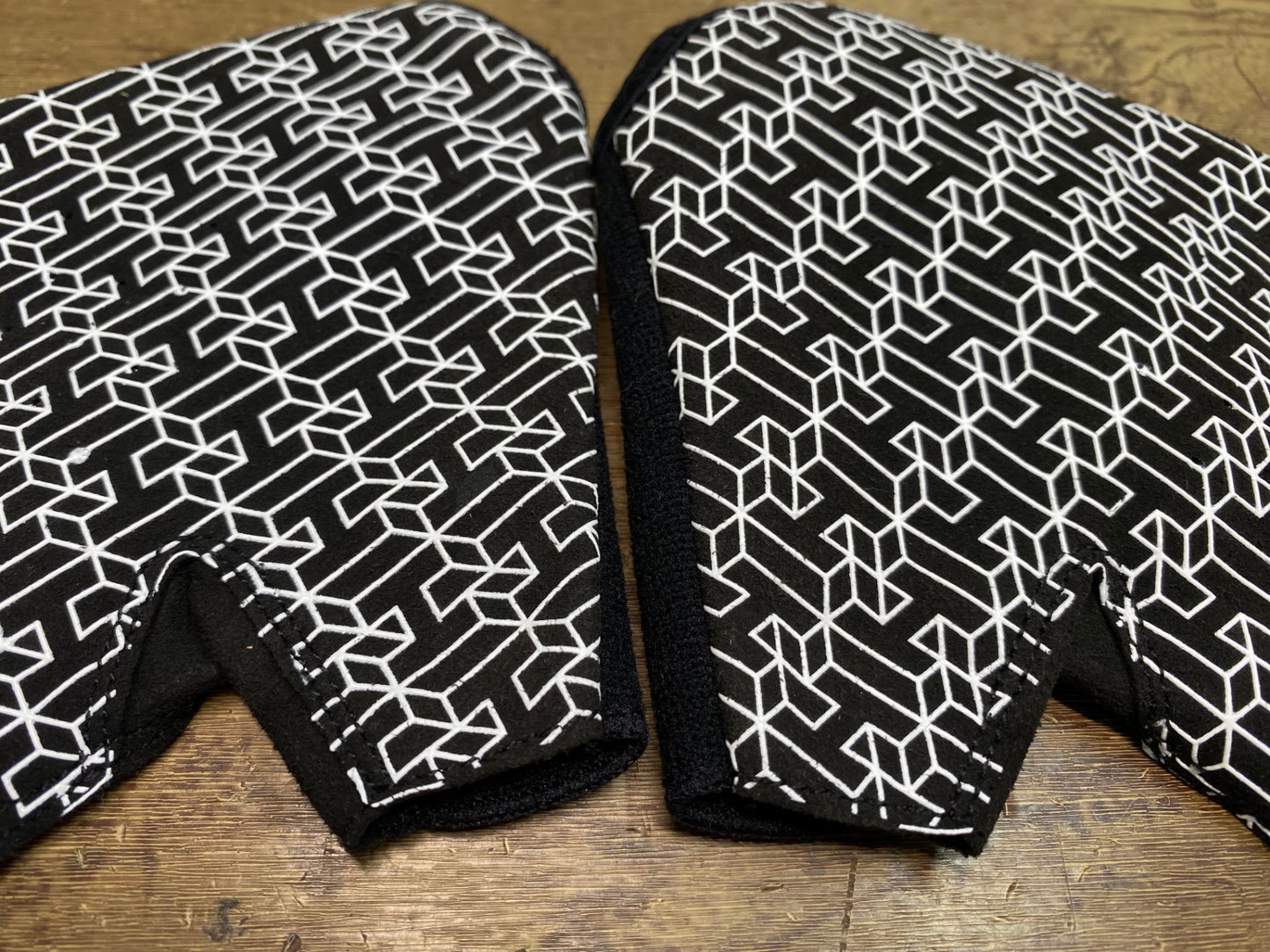 JB091 ハンドスケ HANDSKE 指切り グローブ 黒 L