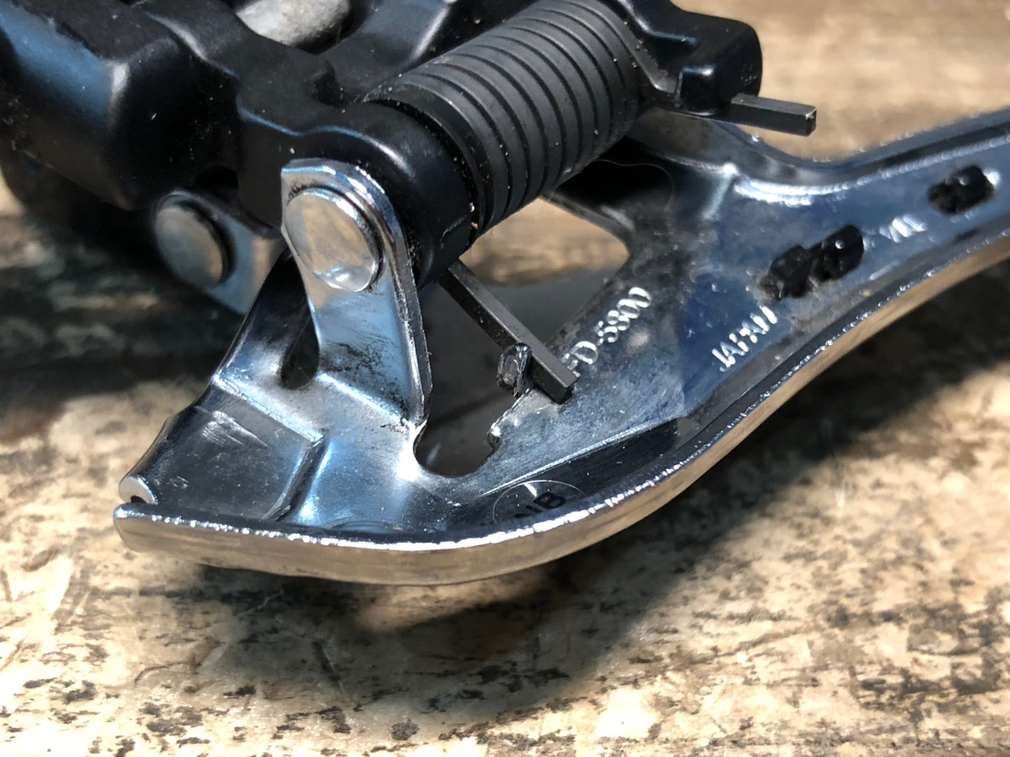 IX969 シマノ SHIMANO 105 FD-5800 フロントディレイラー 直付 2S