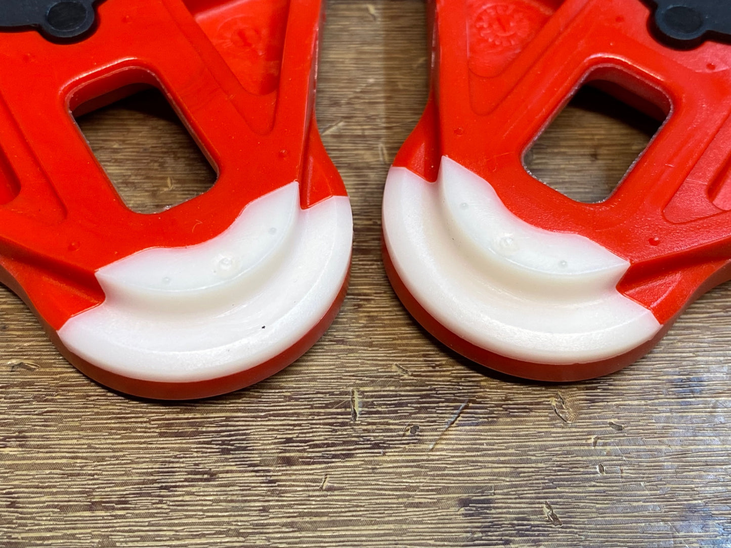 IU649 ルック LOOK デルタクリート DELTACLEAT 赤