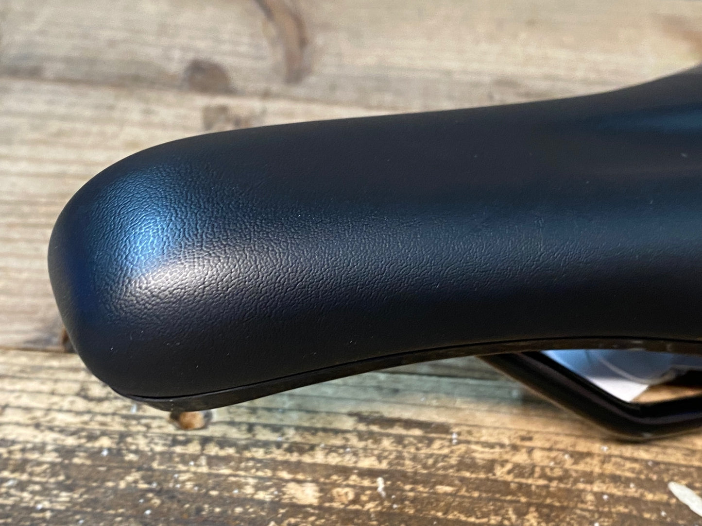 IW003 ジャイアント GIANT CONTACT COMFORT NEUTRAL サドル 黒 クロモリ