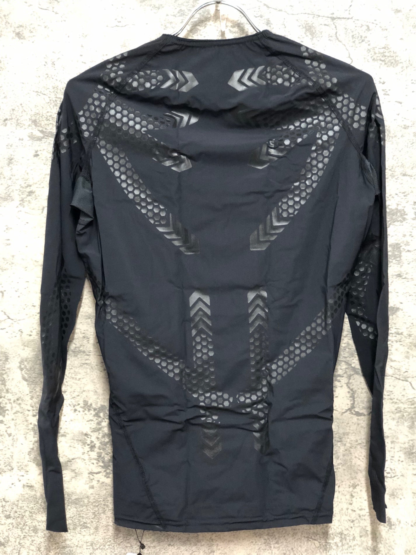 IQ237 レリック reric 長袖 ベースレイヤー 黒 XL