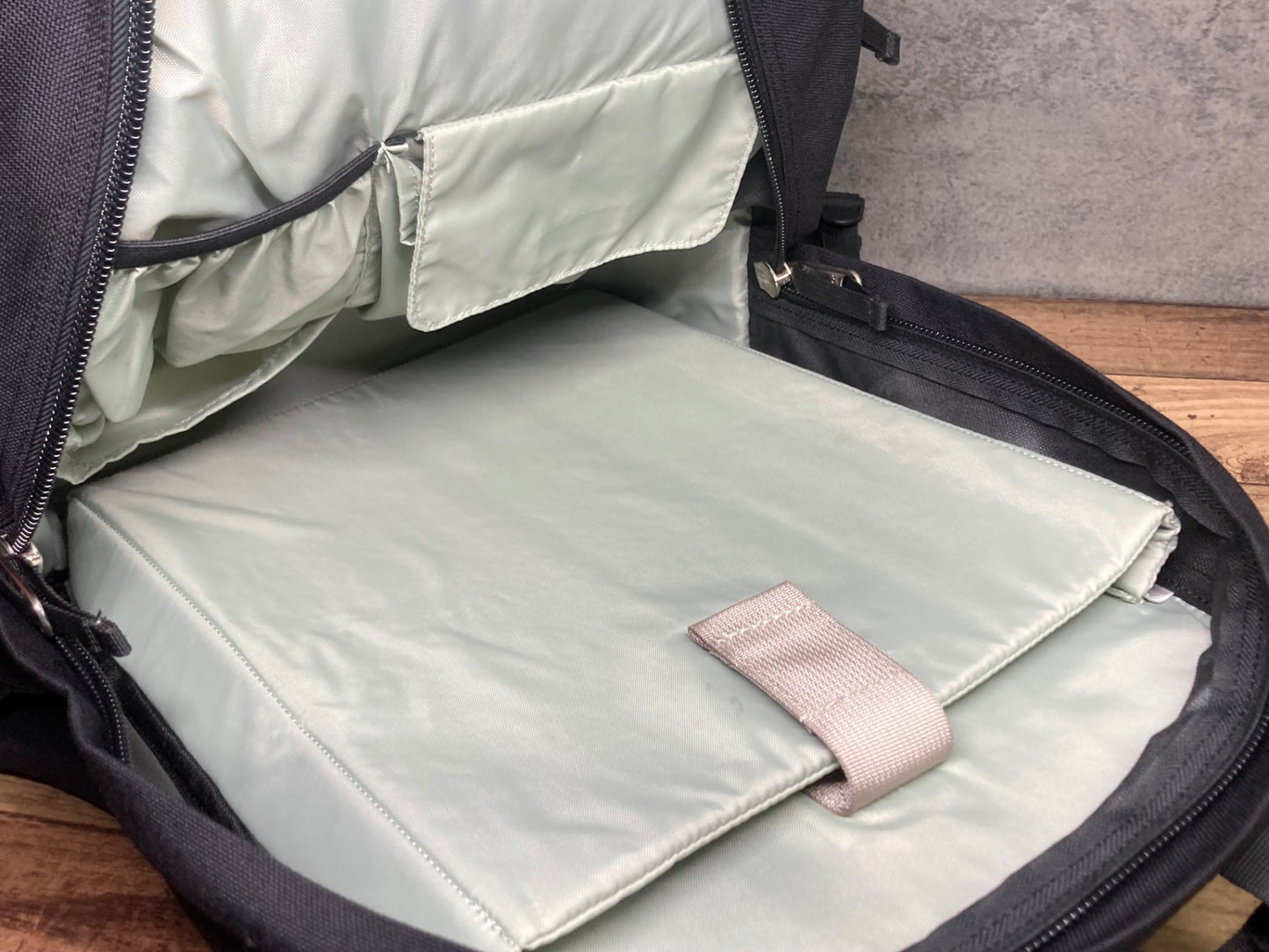 IN957 BACH BACKPACKS TRACKMAN27+ リュック バックパック 黒