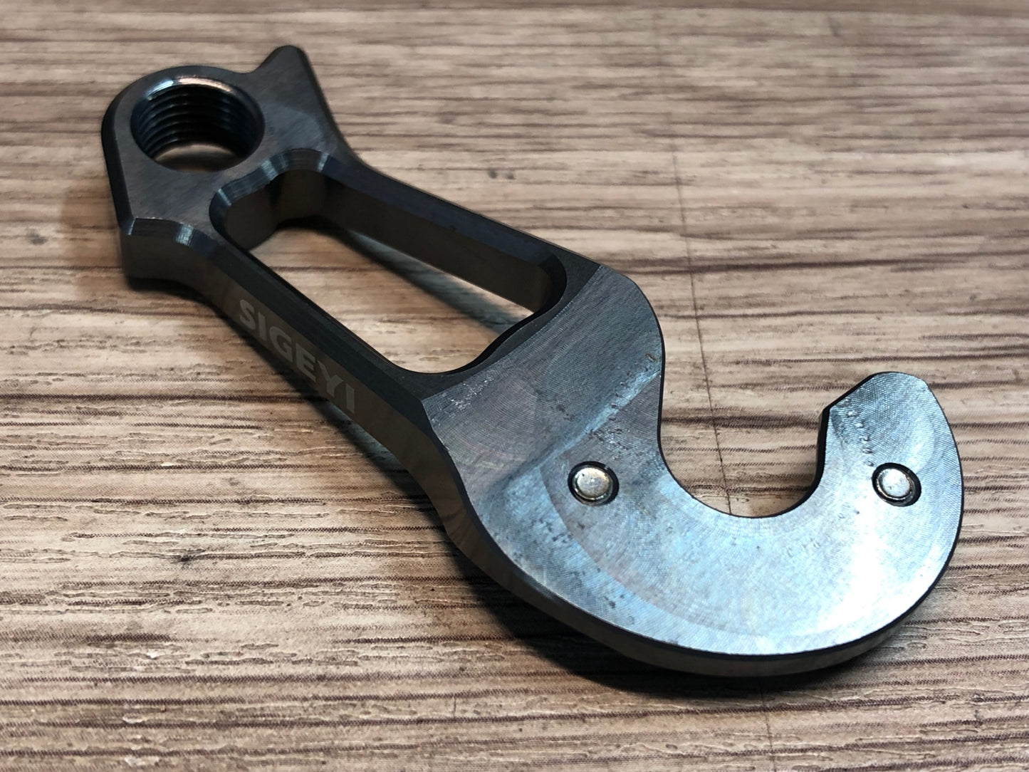 IB889 シゲイ SIGEYI TRK-QR1 ダイレクトマウントハンガー TREK Madone9対応