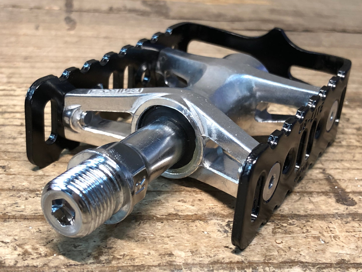 JA760 三ヶ島 MKS UB-LITE フラットペダル