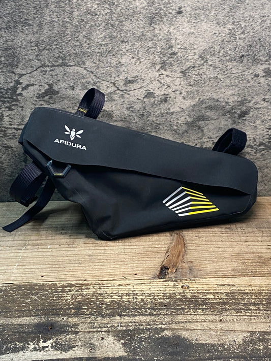 IY828 アピデュラ APIDURA レーシングフレームパック 黒 2.5L