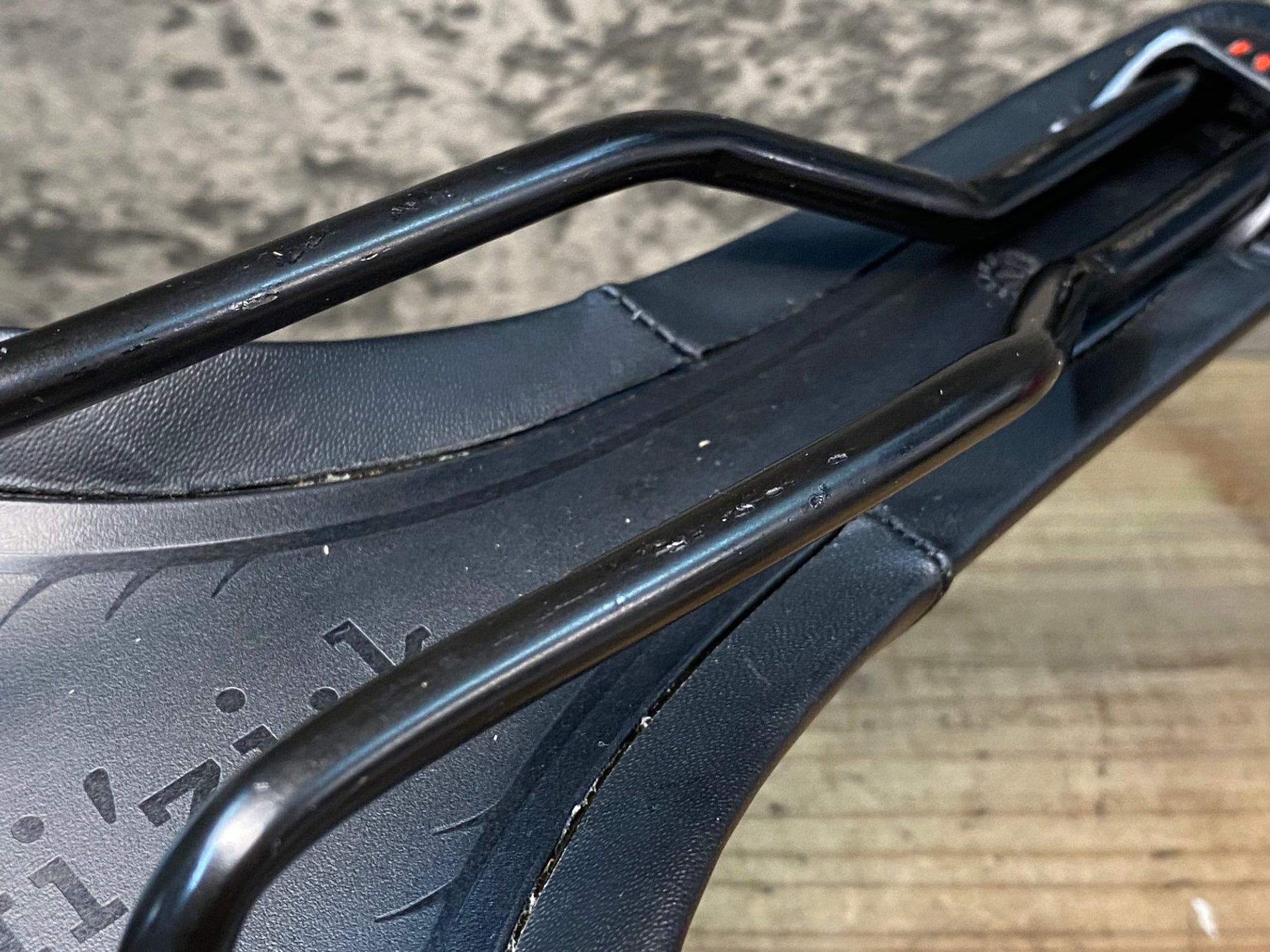 JB564 フィジーク fizik アンタレス ANTARES R7 サドル 黒 140mm