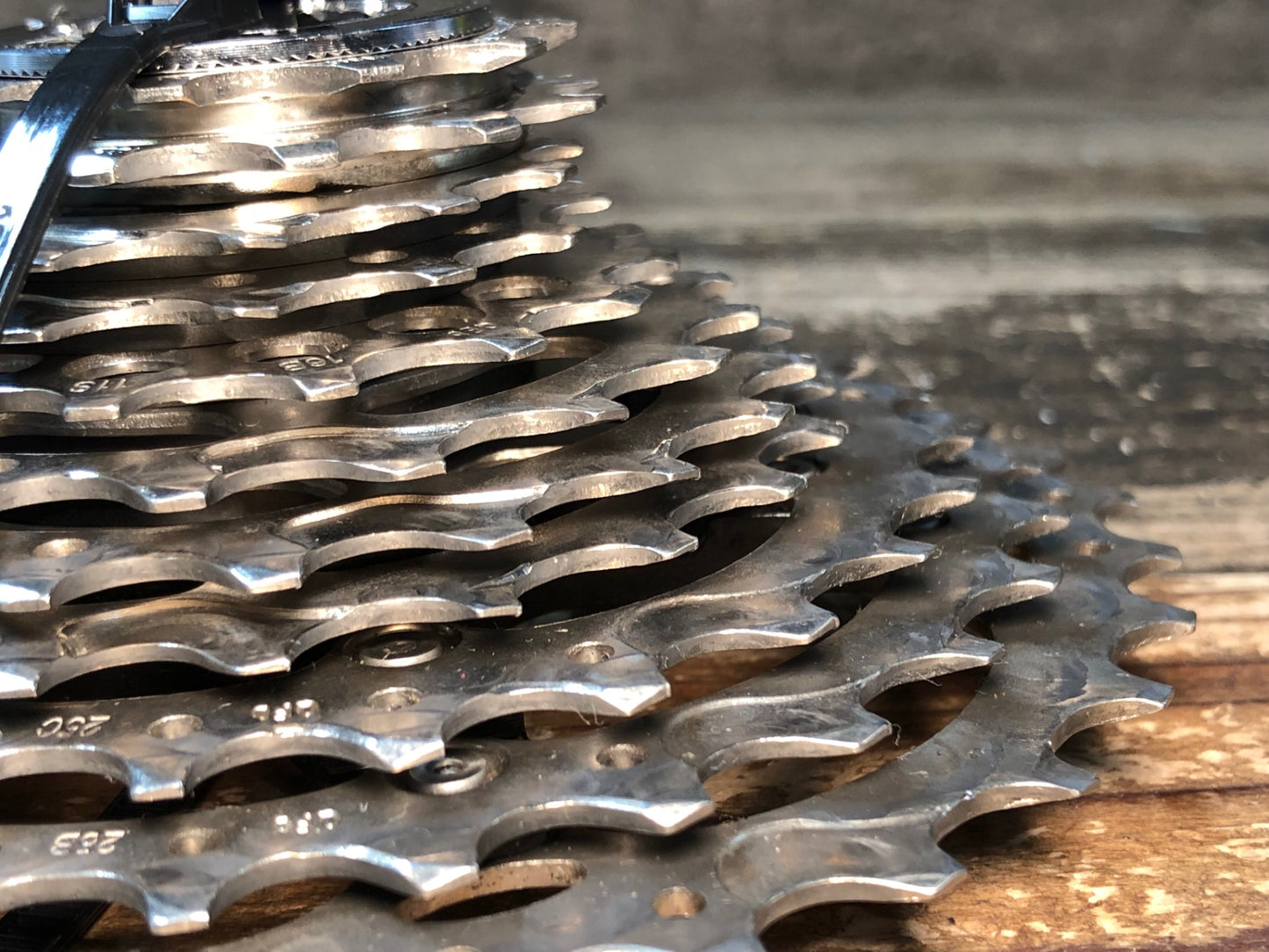 IU090 シマノ SHIMANO 105 CS-R7000 スプロケット 11-32T 11S