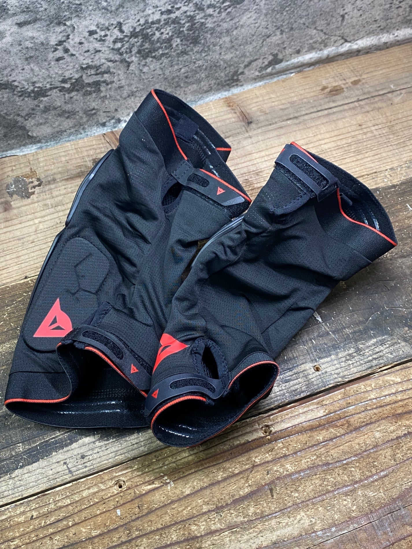 IQ857 ダイネーゼ DAINESE エルボープロテクター 黒 L