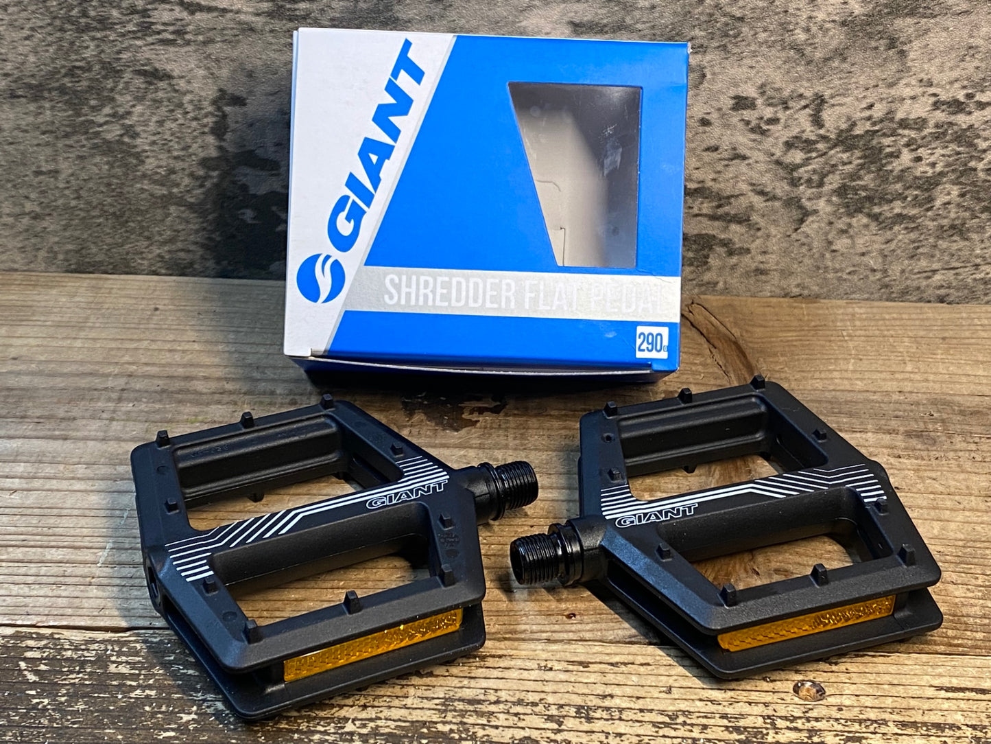 IV845 ジャイアント GIANT SHREDDER FLAT PEDAL フラットペダル 黒