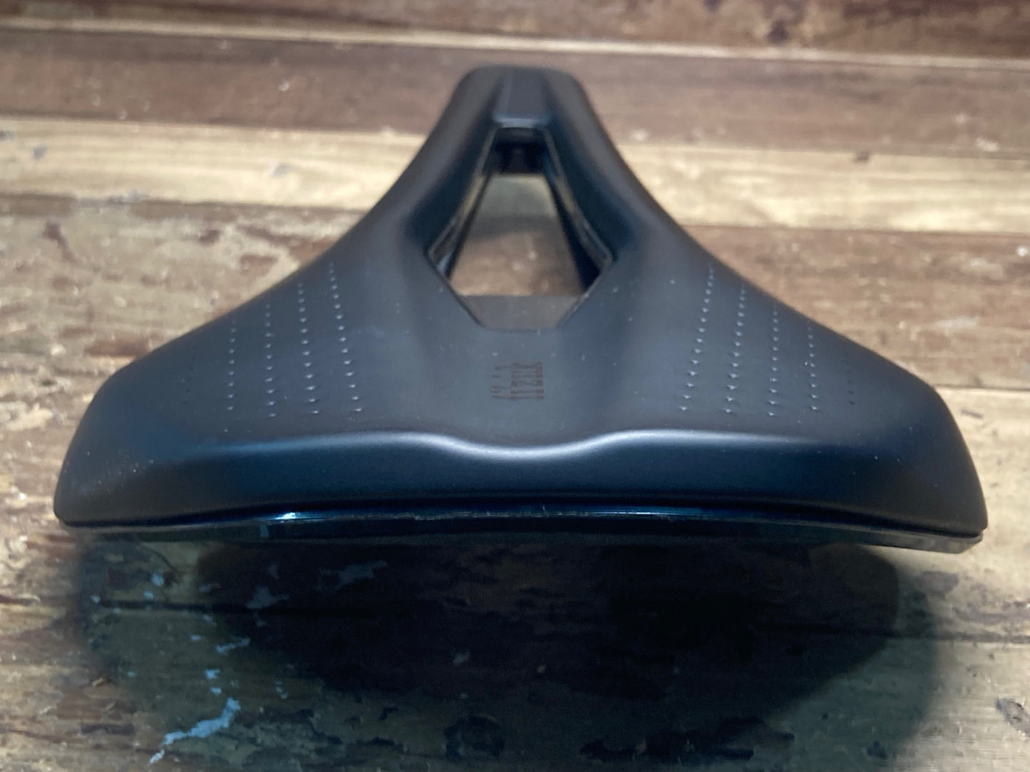 II226 フィジーク fizik TEMPO ARGO サドル 黒 150mm MANGANESEレール