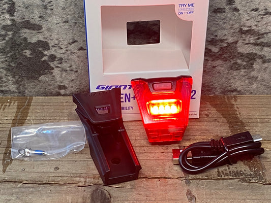 IV699 ジャイアント GIANT NUMEN+ UNICLIP TL2 テールライト