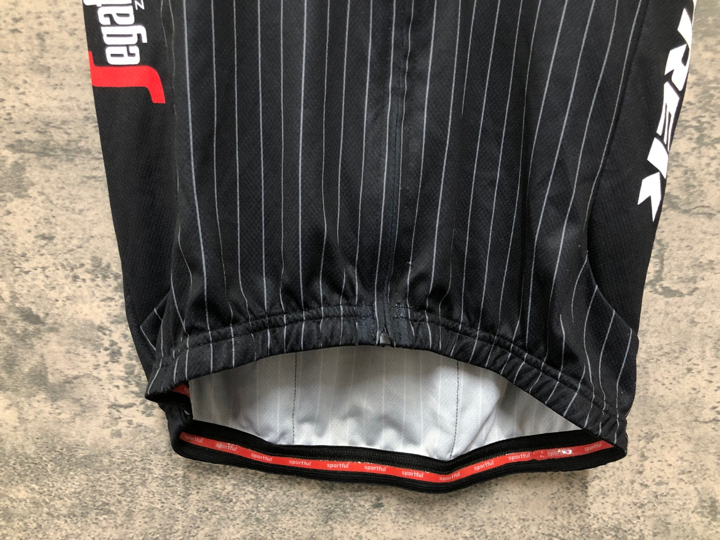 IZ889 スポーツフル sportful 半袖 サイクルジャージ 黒 黄 S TREK Segafredo