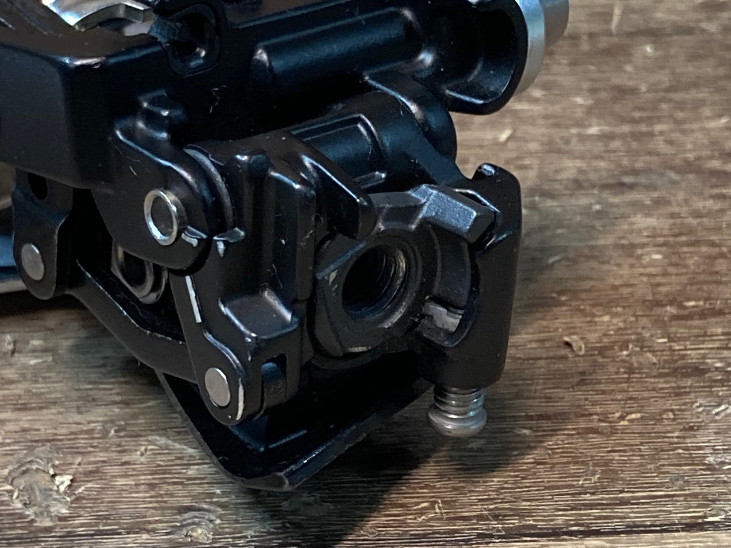 IF382 シマノ SHIMANO 105 FD-R7000 フロントディレイラー 2S 直付け 黒 クランプボルト欠品