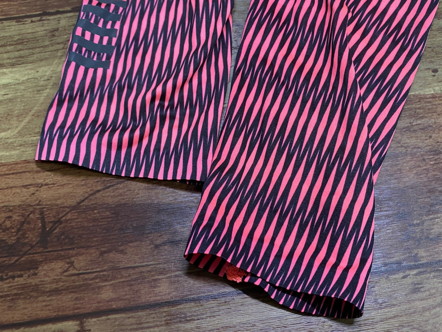 IO434 ラファ Rapha アームカバー ピンク 黒 総柄 M