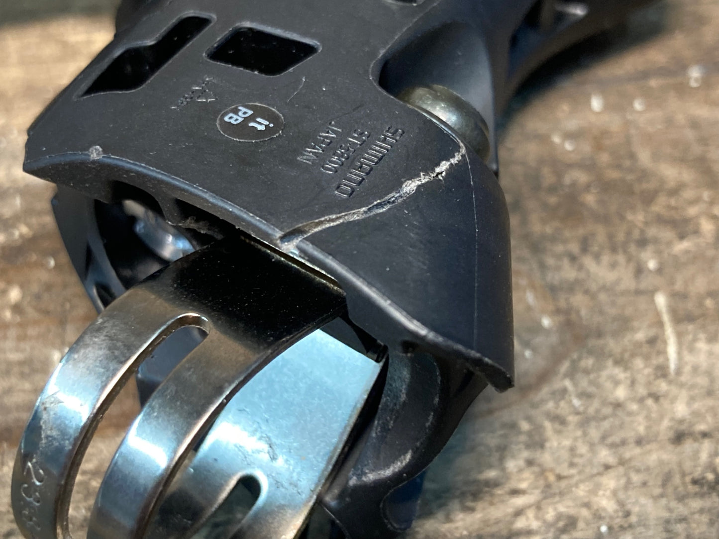 IS487 シマノ SHIMANO 105 ST-5800 左 STIレバー ※ブラケットボディ部分に亀裂あり ジャンク