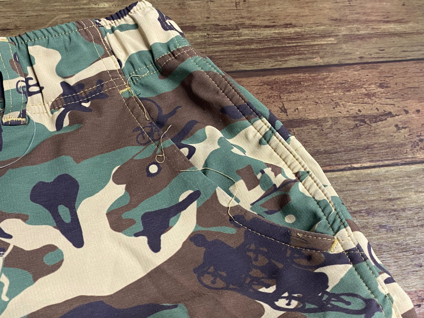 IY662 パールイズミ PEARL iZUMi ハーフパンツ カモフラージュ XL ※ほつれ