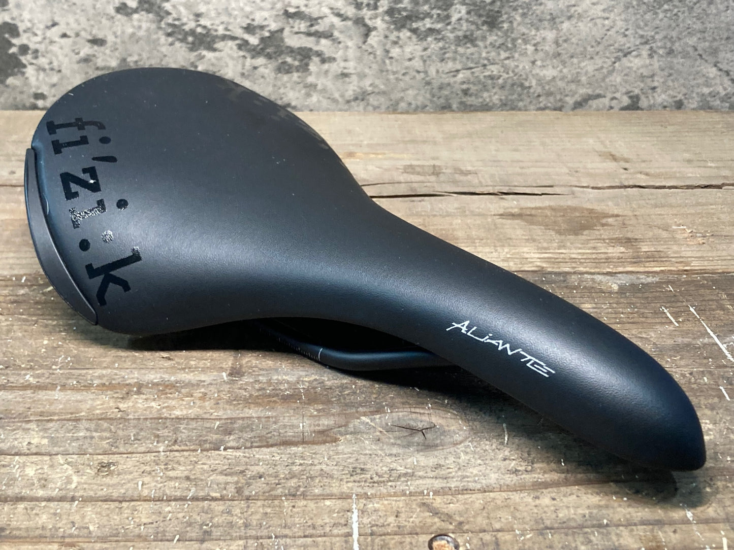 IQ595 フィジーク fizik アリアンテ ALIANTE サドル 黒 LARGE 150mm クロモリ