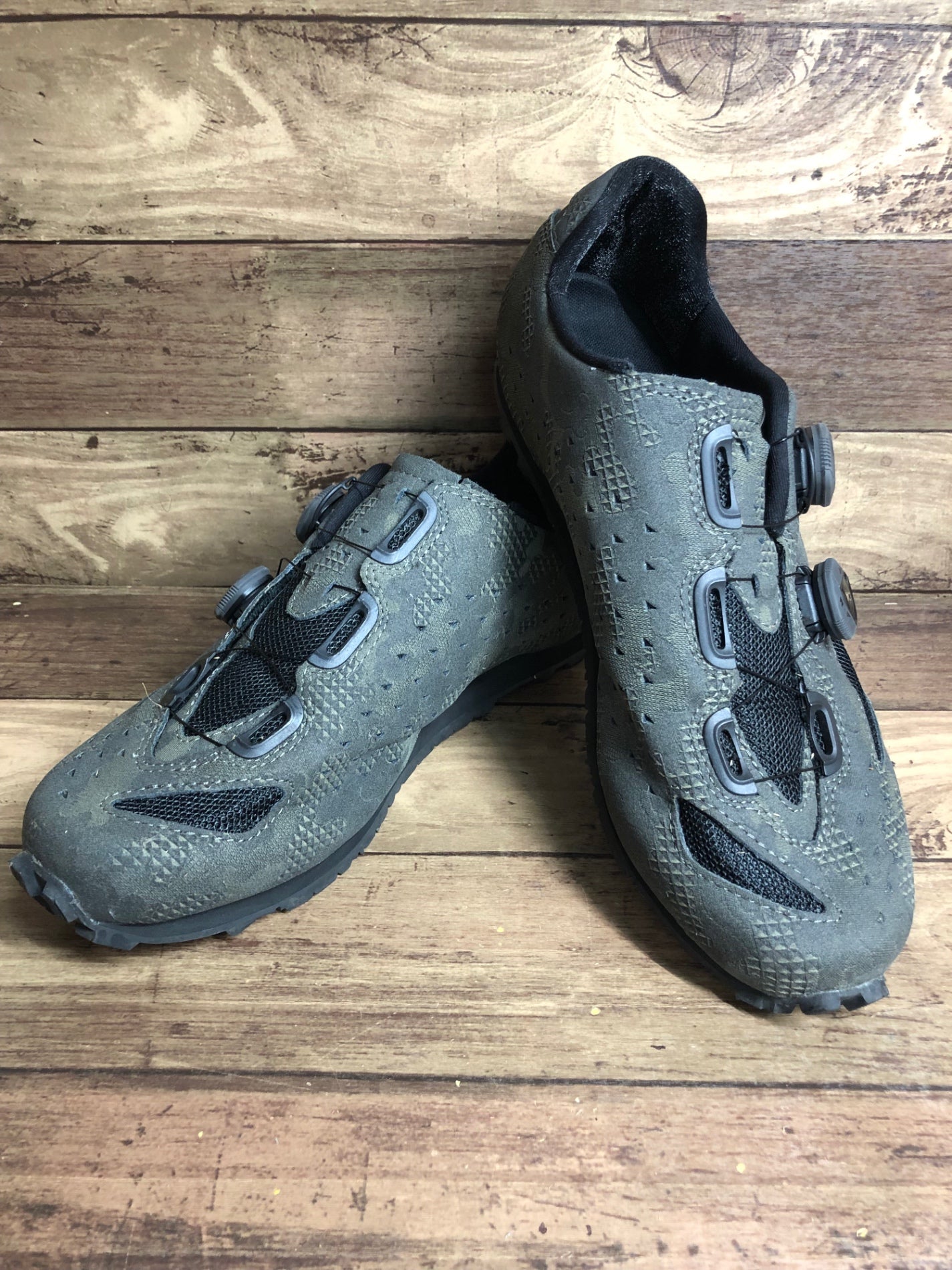 IE321 レイク LAKE FLAT シューズ カーキ カモ柄 EU46 BOA