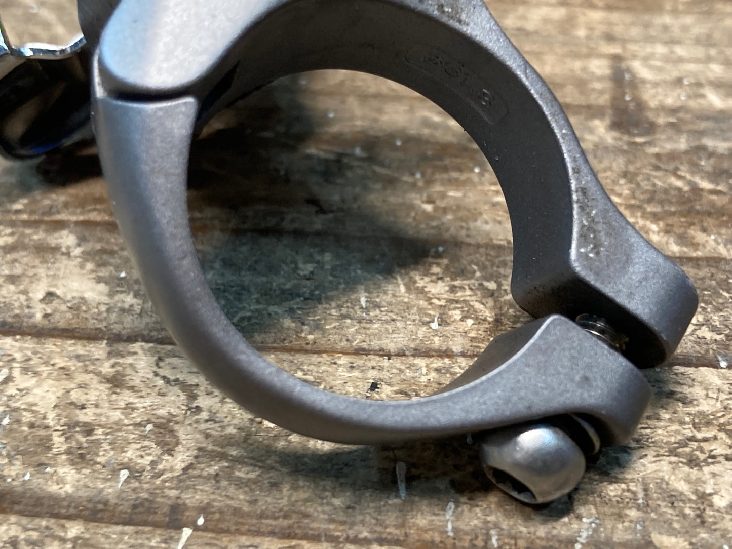 IN726 シマノ SHIMANO 105 FD-5700 フロントディレイラー バンド式 Φ31.8