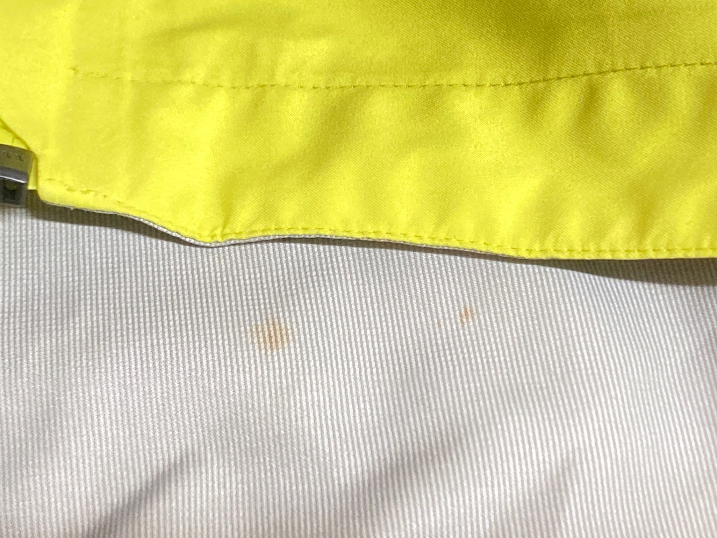 IK940 ラファ Rapha PRO TEAM RAIN GILET サイクルベスト ジレ 黄 XS ※内側に染み