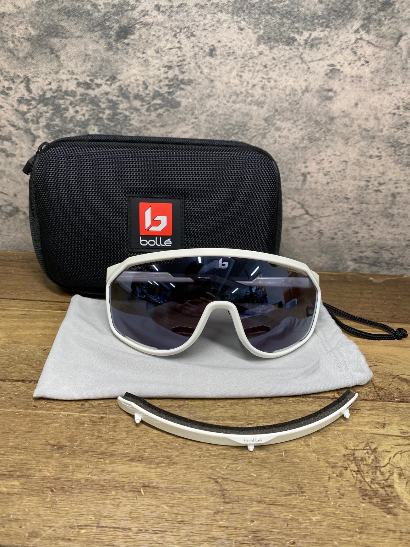 JB339 ボレー bolle CHRONOSHIELD 2 サングラス アイウェア 白