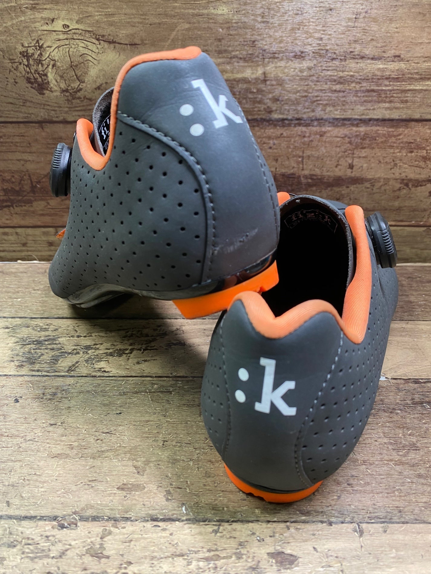 IJ544 フィジーク FIZIK R5 ビンディングシューズ SPD-SL EU41 グレー/オレンジ ※ソール傷