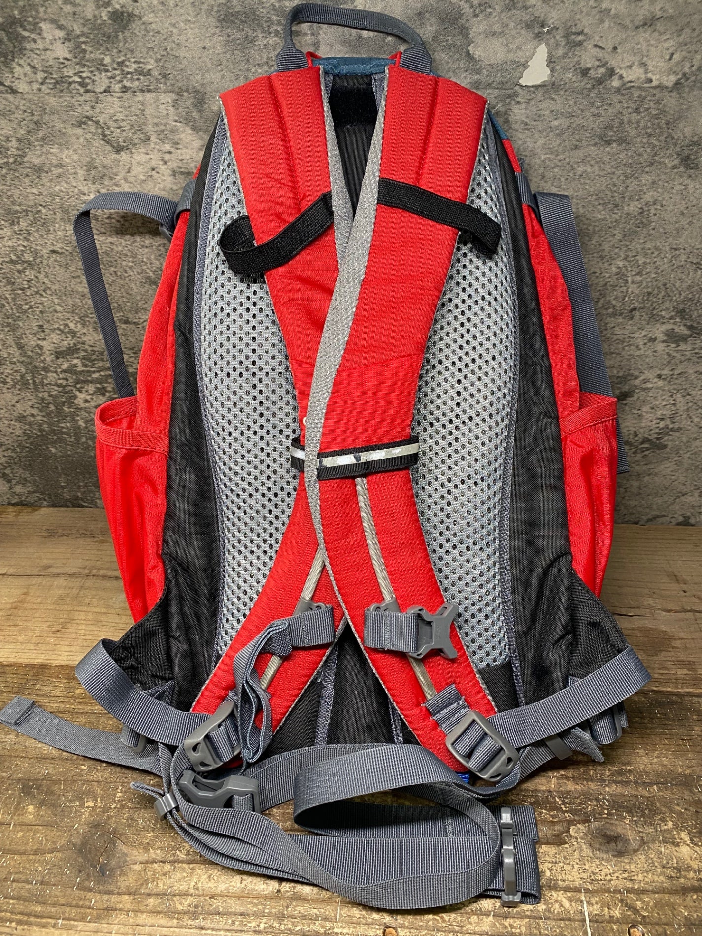 IT061 ドイター deuter cross bike 18 リュック バックパック 赤