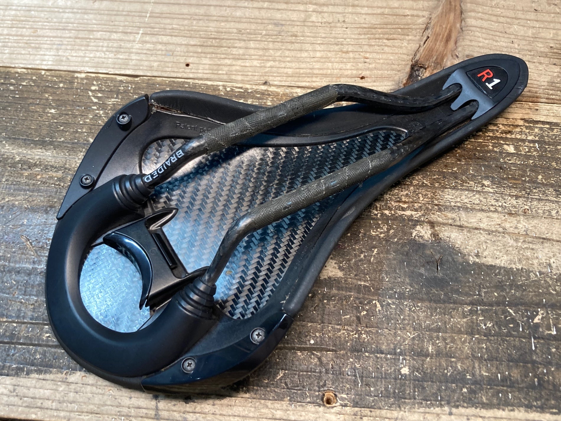 【中古】Fizik ARIONE R1 Open カーボンレール fizik フィジーク SADDLE サドル ARIONE R1 OPEN アリオネ R1