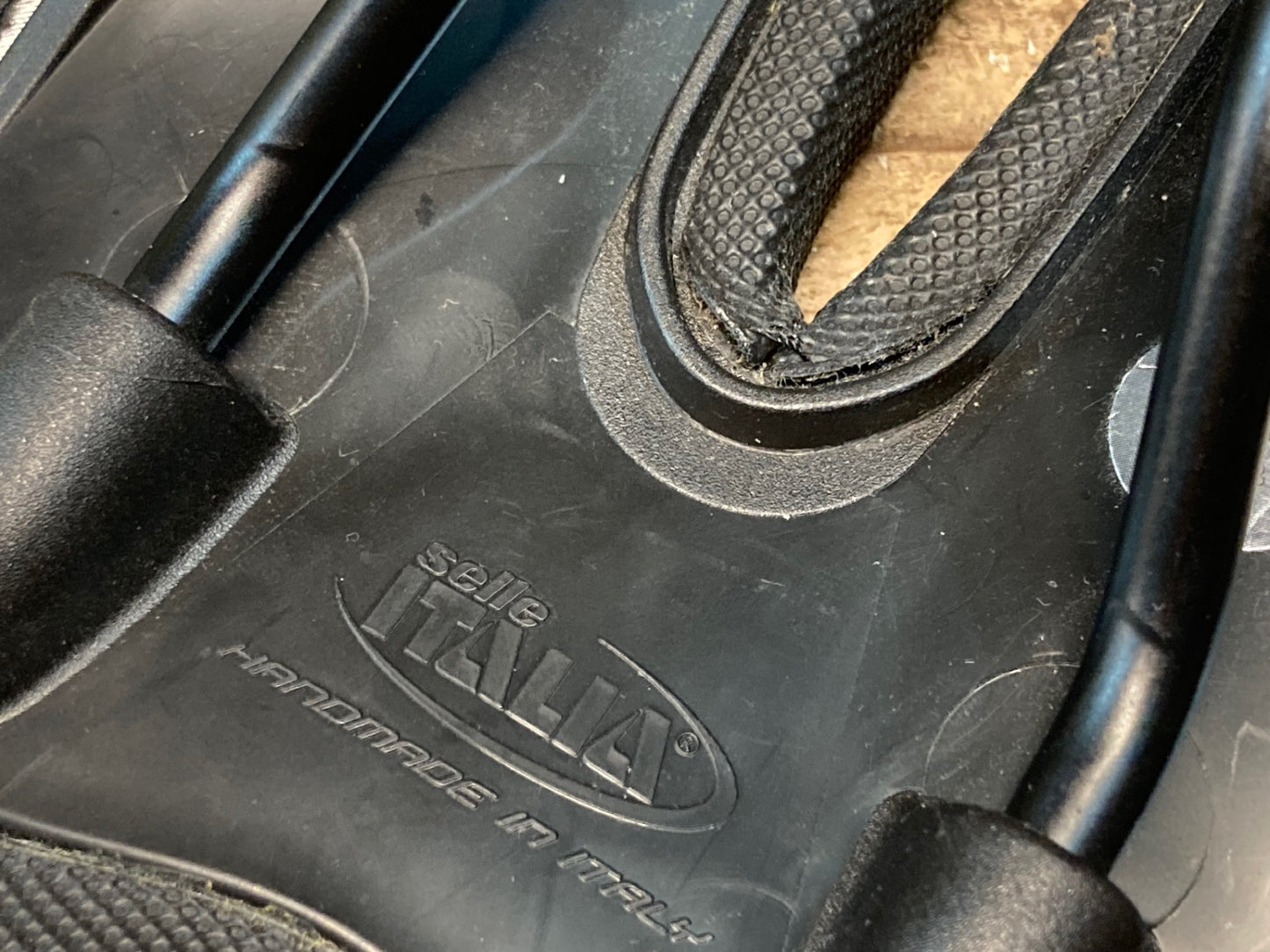 IY668 セライタリア selle italia H1 サドル FEC ALLOYレール 実測135mm