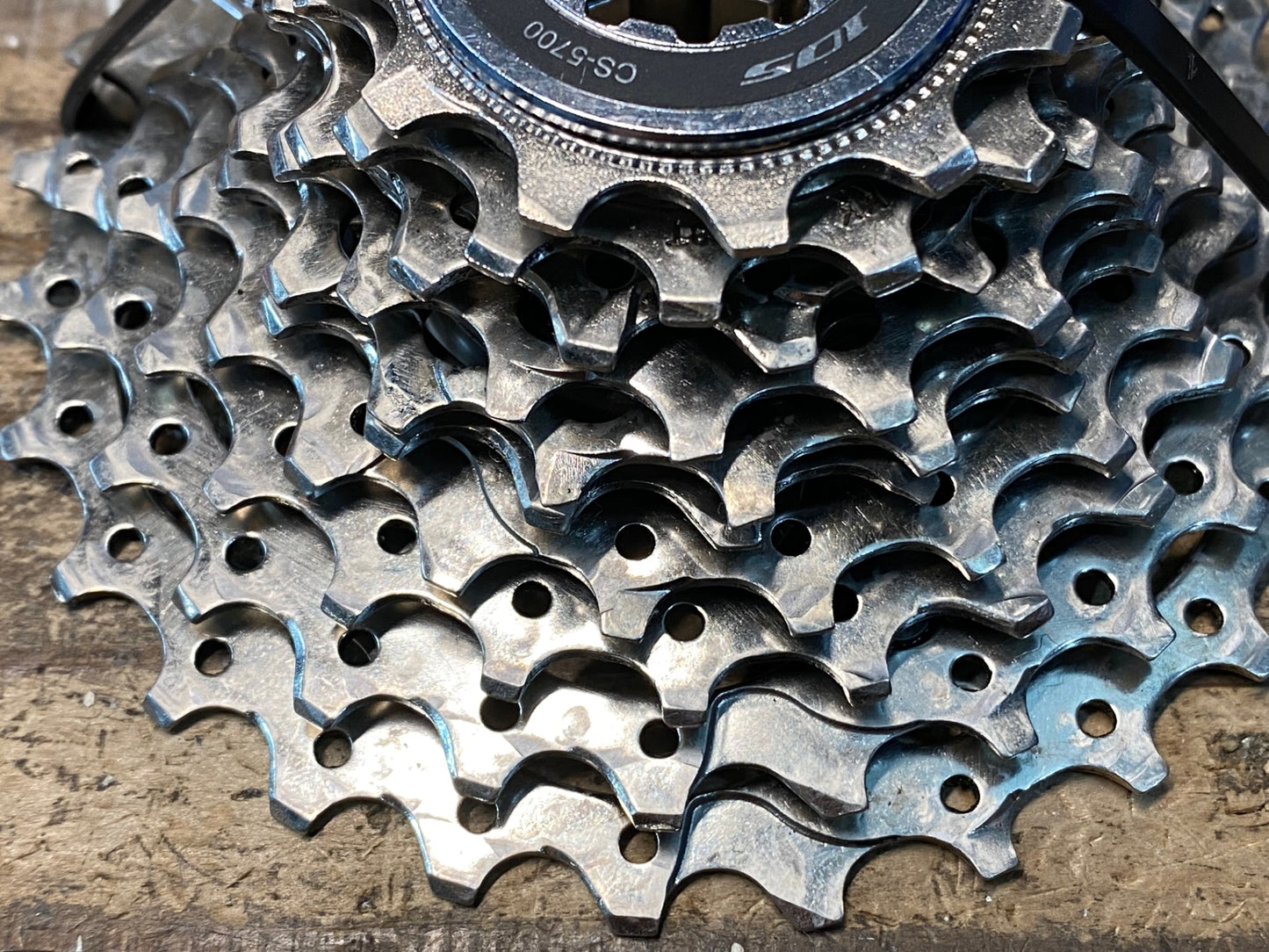 IR505 シマノ SHIMANO 105 CS-5700 スプロケット 12-23T 10S