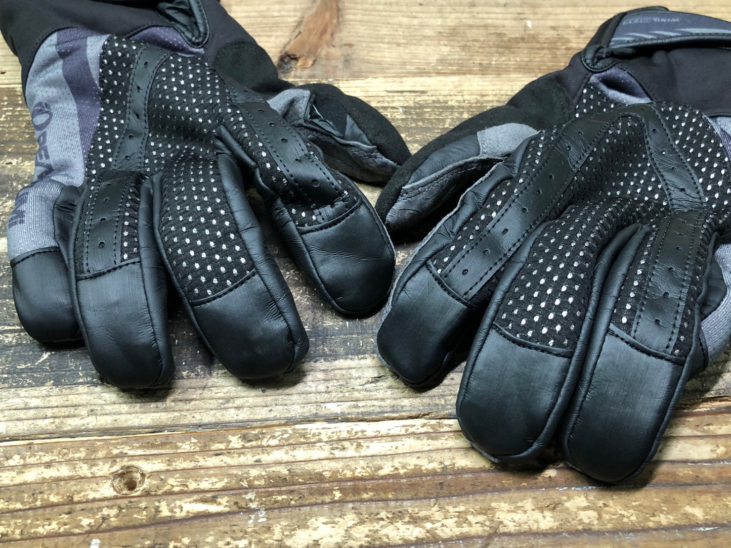 IY997 パールイズミ PEARL iZUMi 長指グローブ 裏起毛 WIND BREAK TITANIUM 黒 XL