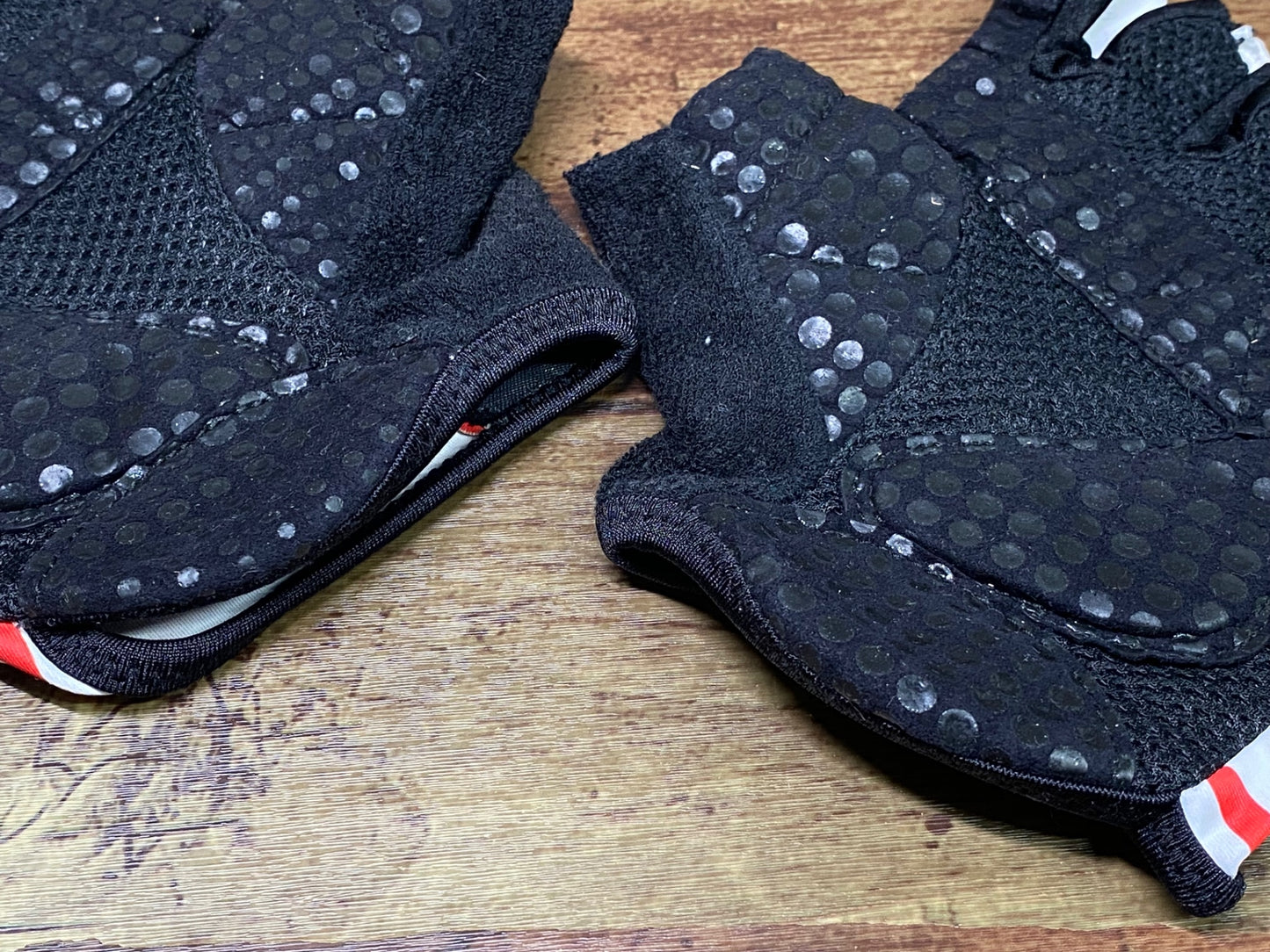 IY633 パンダーニ Pandani 指切り グローブ 白 黒 L