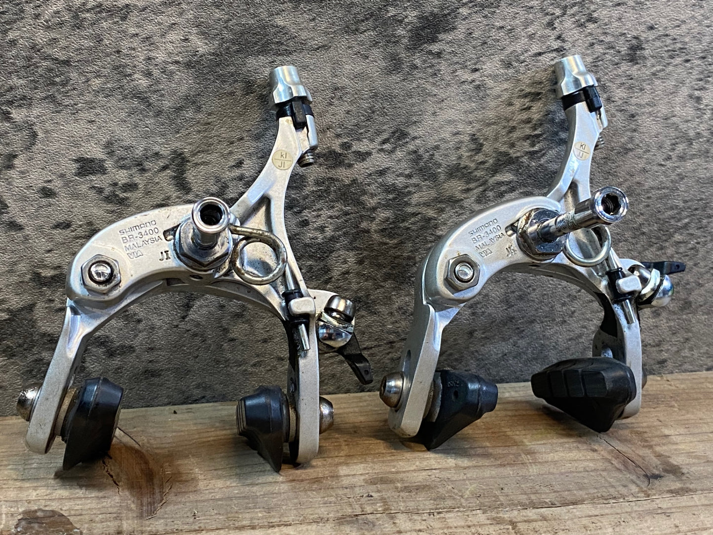 IU318 シマノ SHIMANO ソラ SORA BR-3400 ブレーキキャリパー 前後セット