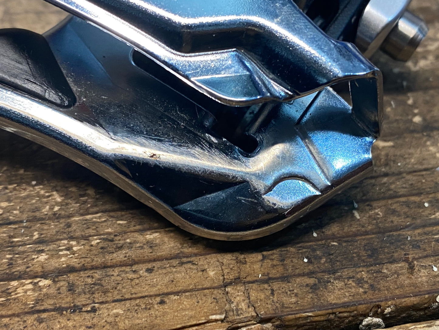 IL029 シマノ SHIMANO 105 FD-R7000 フロントディレイラー 2S 直付け