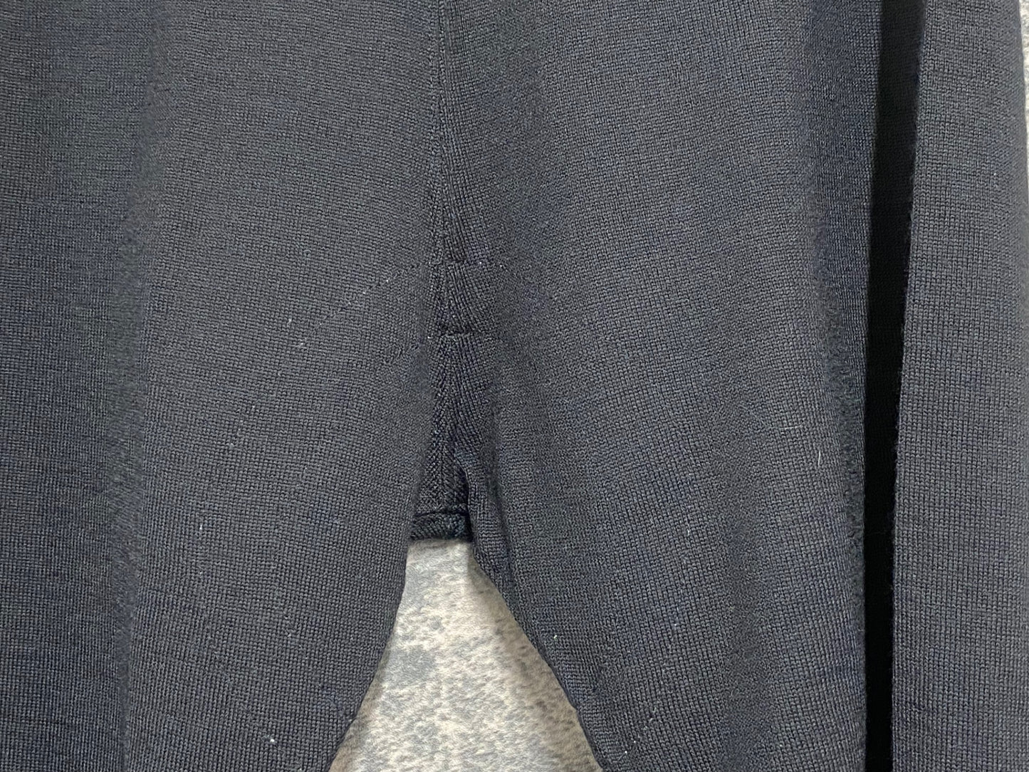 IU111 W CLASSICS ハーフパンツ 黒 L